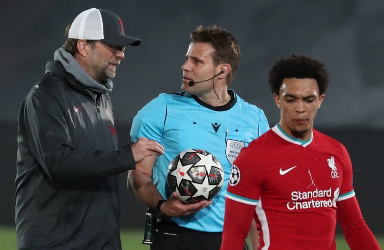 邮报：此前报价800万英镑遭拒，热刺准备加价追巴西左后卫索萨