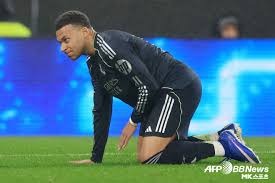 本世纪德甲戴帽数前10：莱万384场16次第1，凯恩76场10次第3