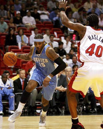 再次向我们 再次向我们